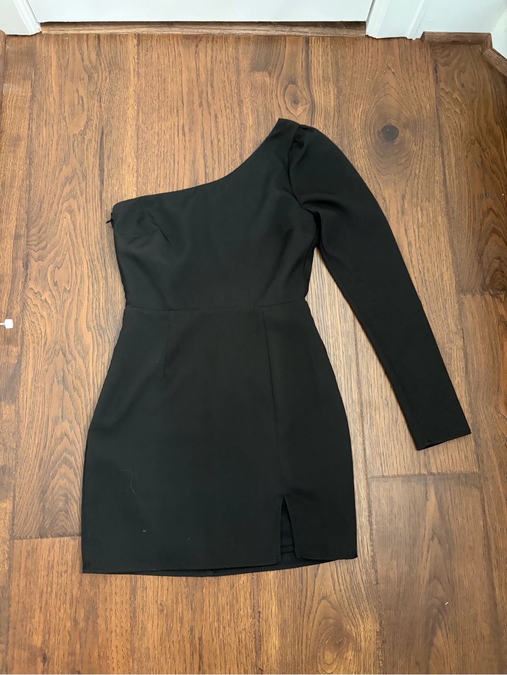 Lulu's Black One-Shoulder Long-Sleeve Mini Dress